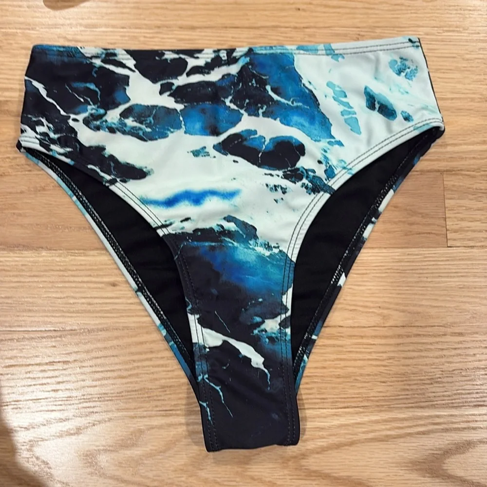 🤍Fashion Nova Blue Ocean-Inspired Bikini Set - Picture 3 of 5